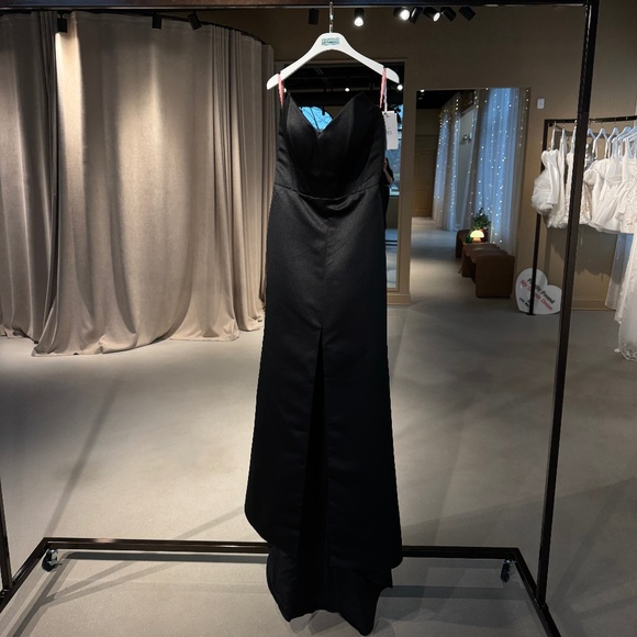 Milla Black Elegant strapless trumpet evening gown - Picture 3 of 6